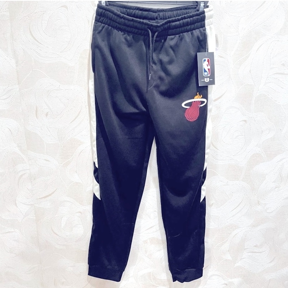 NEW Boys Official NBA Miami Heat Black and White Sweatpants Joggers - Picture 2 of 9